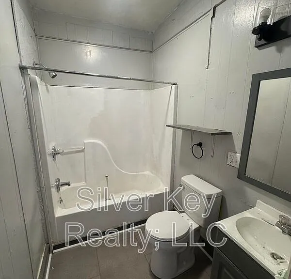 212 S Jackson St — Photo 14