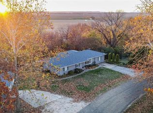 121 Douglas Dr, Pleasant Hill, IL 62366
