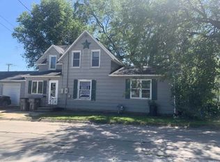 310 6th St NE, Oelwein, IA 50662