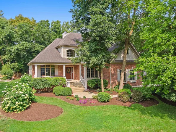 710 Reserve Ct, South Elgin, IL 60177