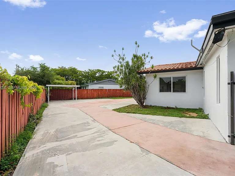 13611 SW 77th St — Photo 37
