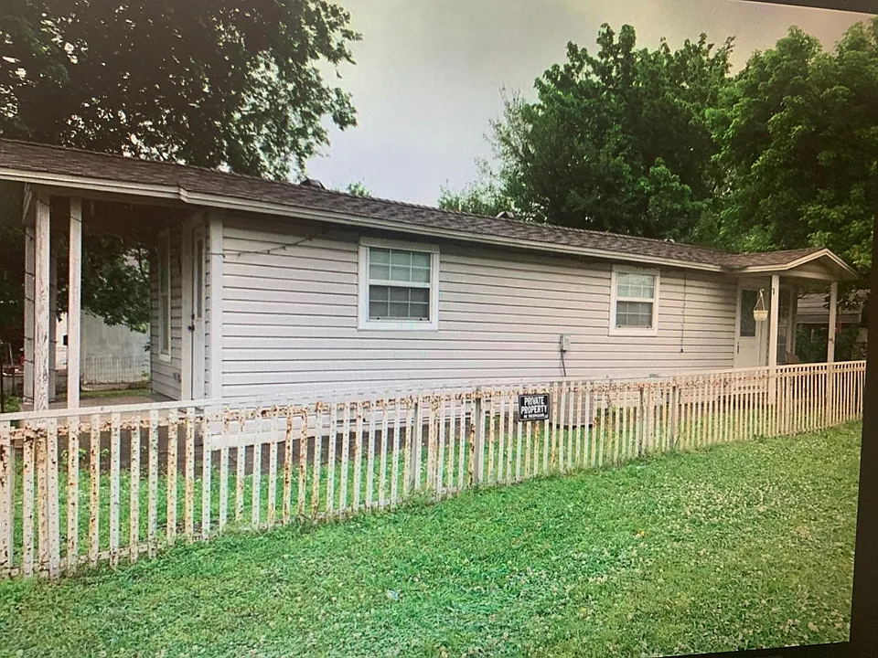 600 W Russell Ave