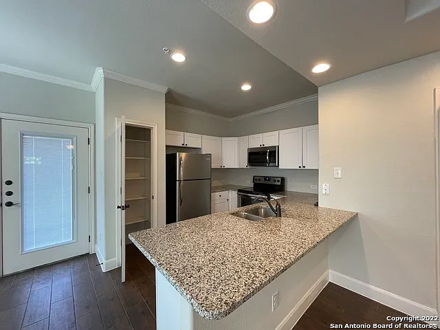 6423 Melanzane Ave #104 — Photo 4