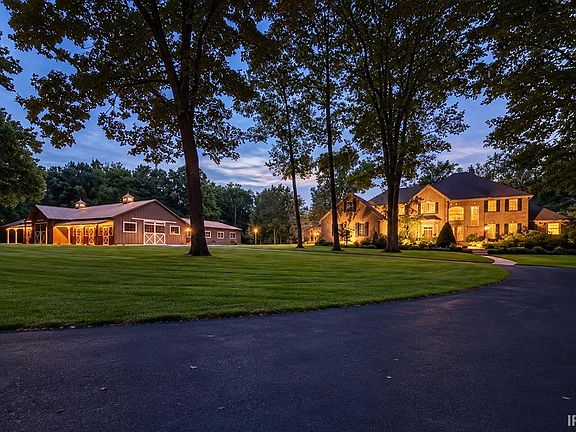 3rd image of 55015 Colonial Ridge Dr