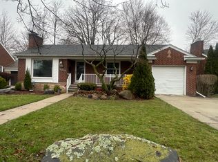 1222 Anita Ave, Grosse Pointe Woods, MI 48236