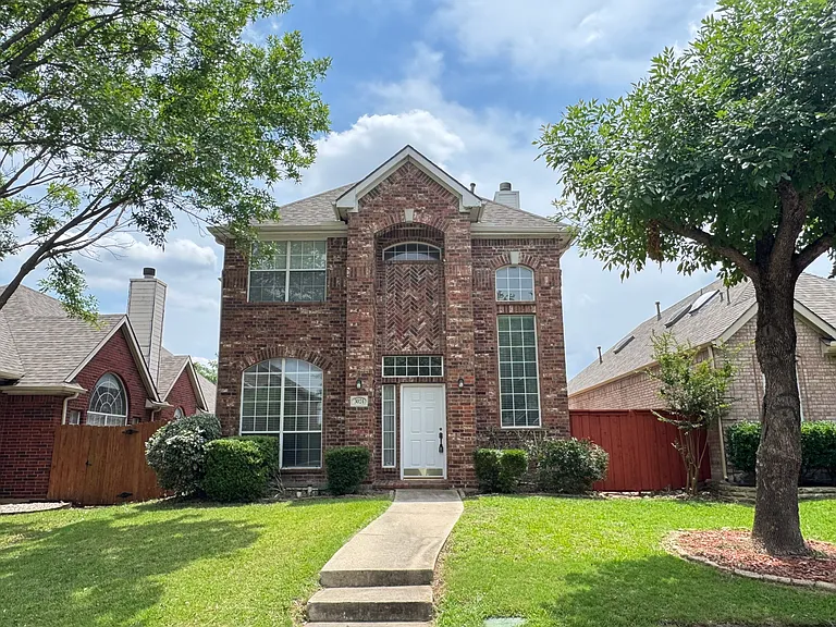 3024 Sawtooth Dr — Photo 1