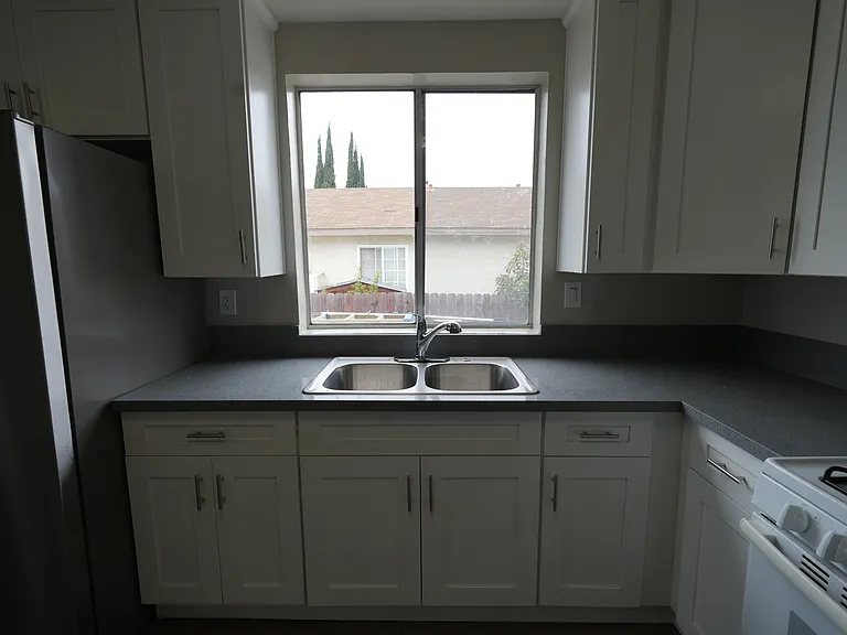 457 W Sepulveda St — Photo 12