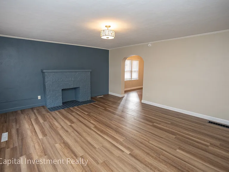 1120 E McCarty St — Photo 3