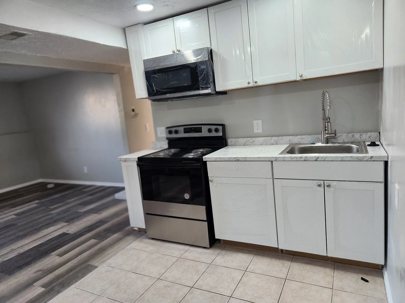 1741 Davis Dr — Photo 2