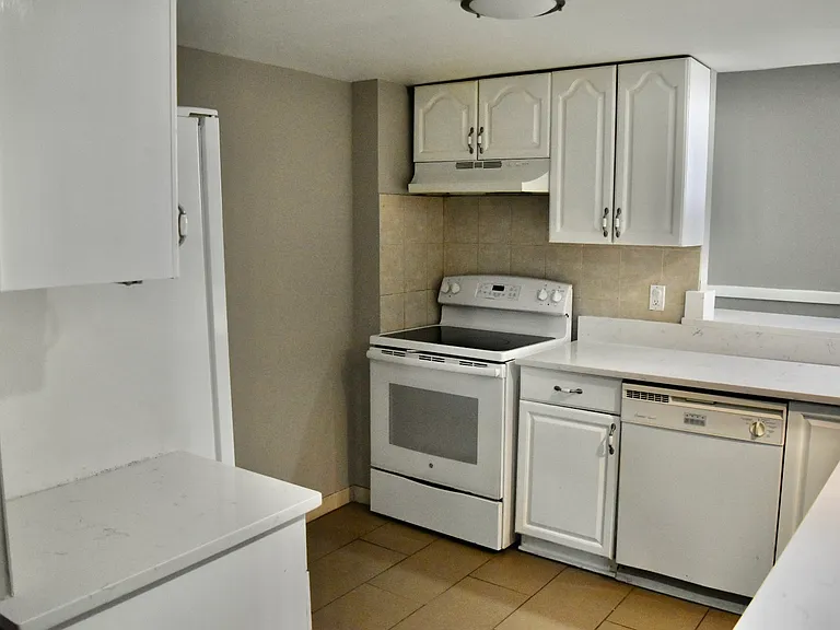 590 Cresthill Ave NE — Photo 5