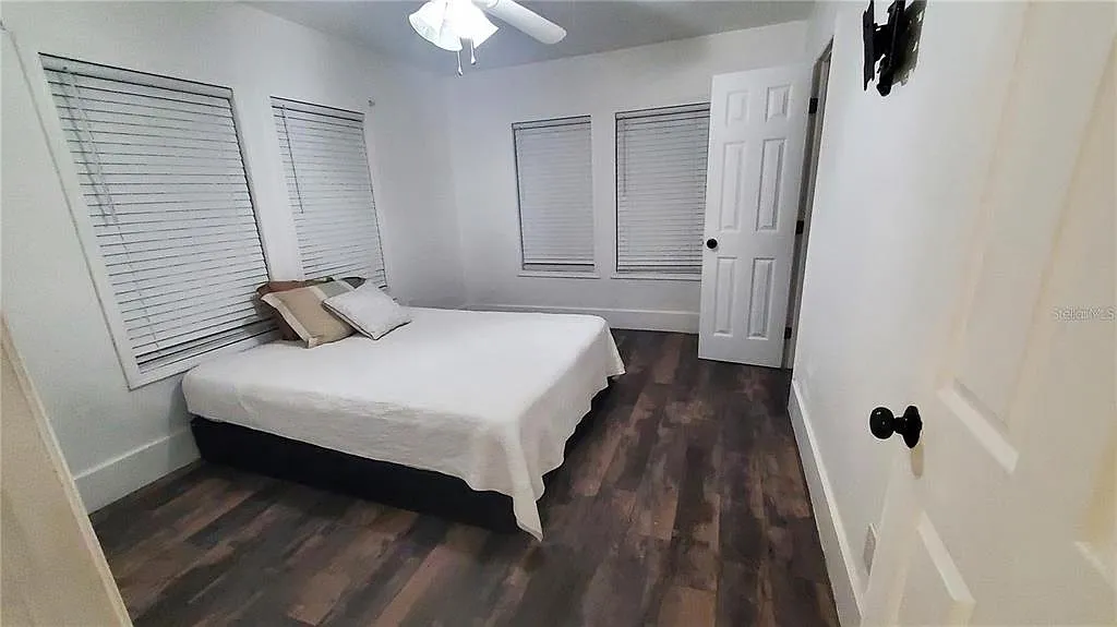 3 bed, 1.0 bath, 1204 sqft, $2,400 — Photo 4