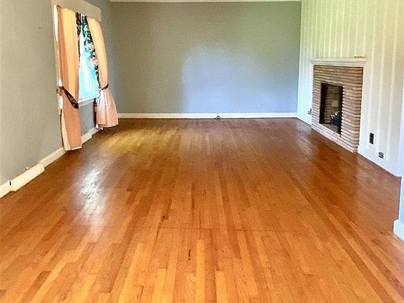 4th image of 1009 Woodlawn St