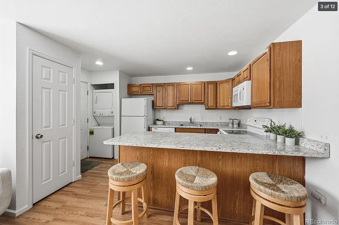 5250 S Huron Way — Photo 2