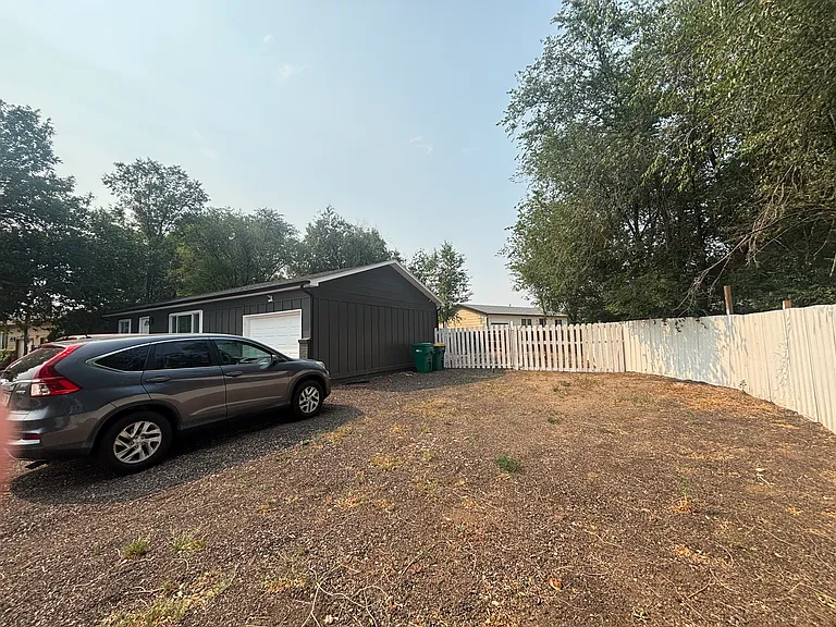1126 Maxwell St — Photo 2