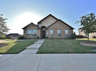 701 Lorraine Ln, Midlothian, TX 76065