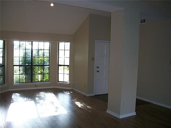 2nd image of 305 Wilshire Ct