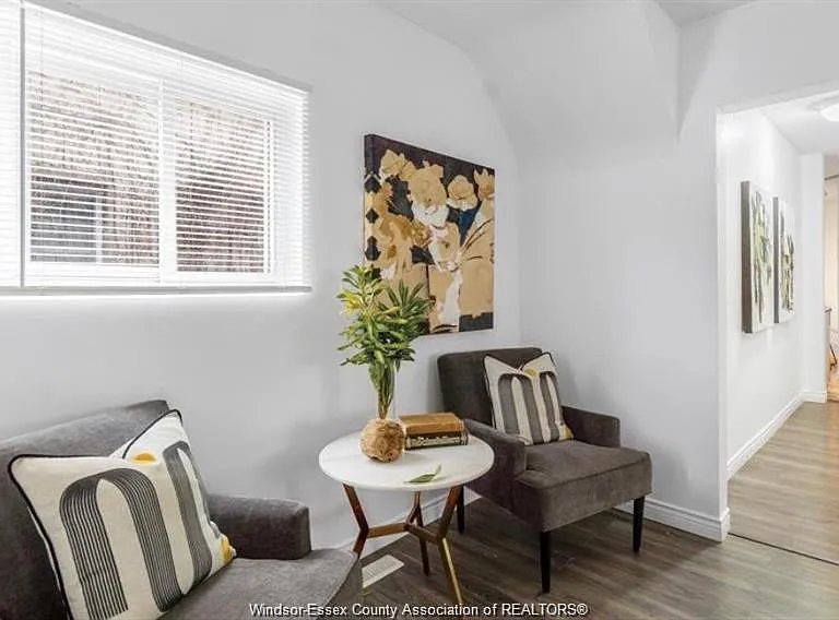 329 Pierre Ave #MAIN FLOOR — Photo 11