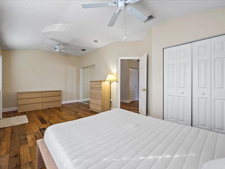 1073 Stocks St — Photo 27