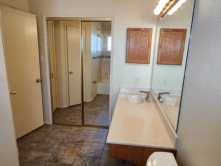 2204 Turf Club Dr — Photo 12