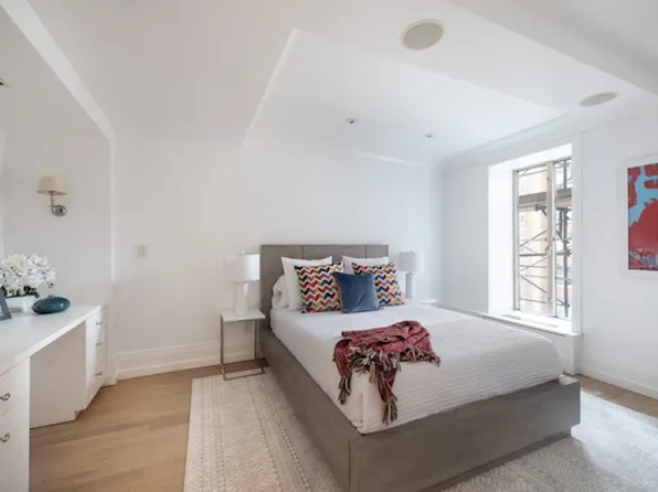 140 East 63rd Street image 8 of 11