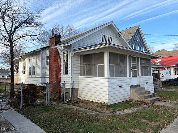 3rd image of 2323 Vaughan Ave