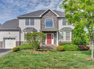 10 Phipps Ct, Flemington, NJ 08822