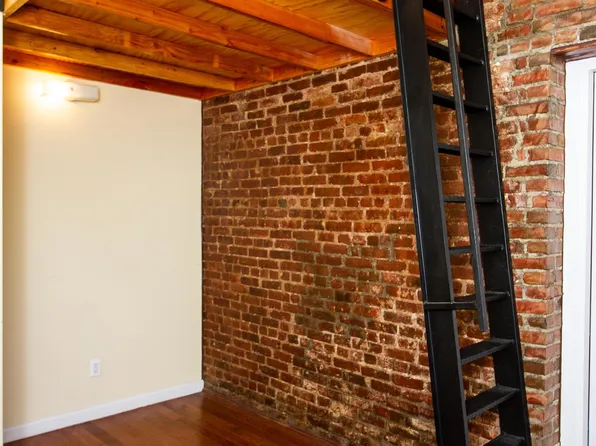 270 Irving Avenue image 7 of 23