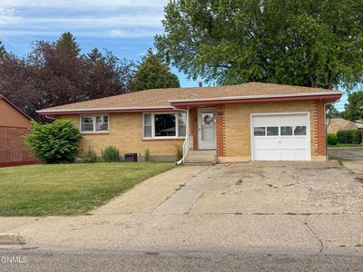 1607 Linda Dr, Mandan, ND, 58554