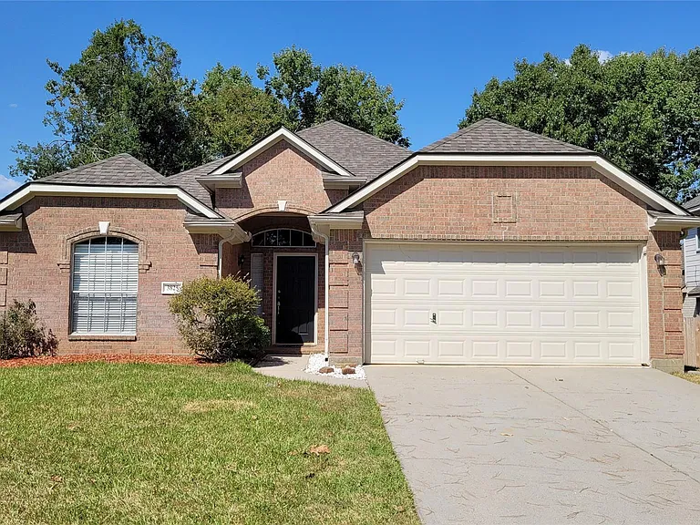 3825 Evergreen Way — Photo 1