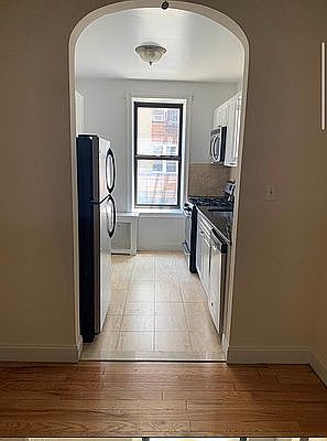 3rd image of 610 W 204th St #1B