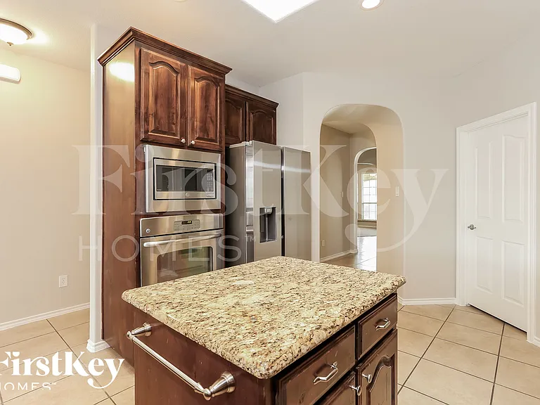 600 W Bend Blvd — Photo 7