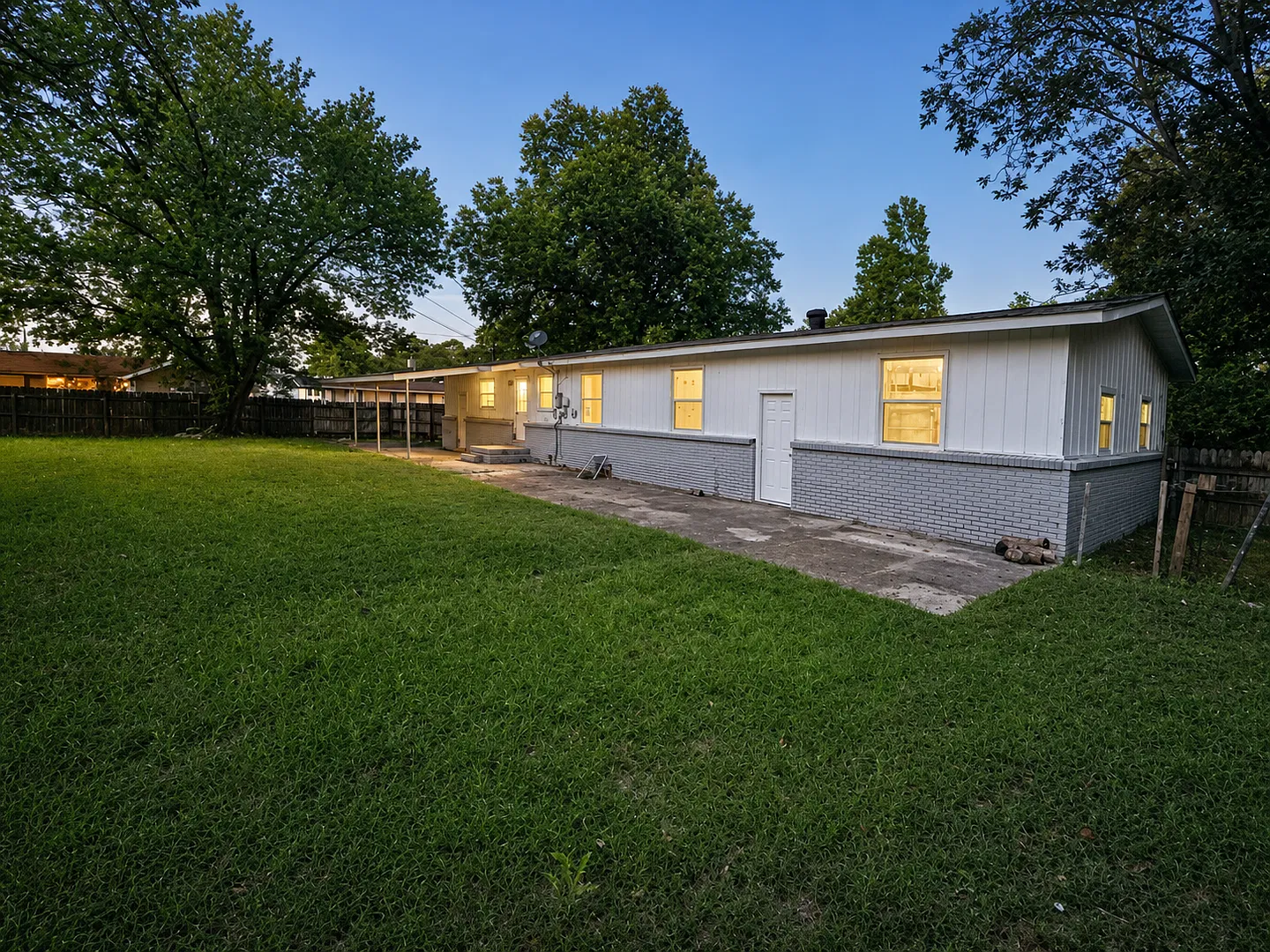 3BR Huntsville Home | 1244 SF | Available Now! — Photo 2