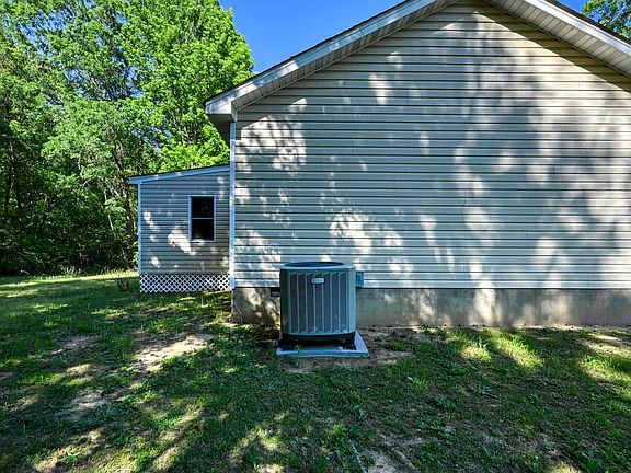 3rd image of 2445 Eastham Rd