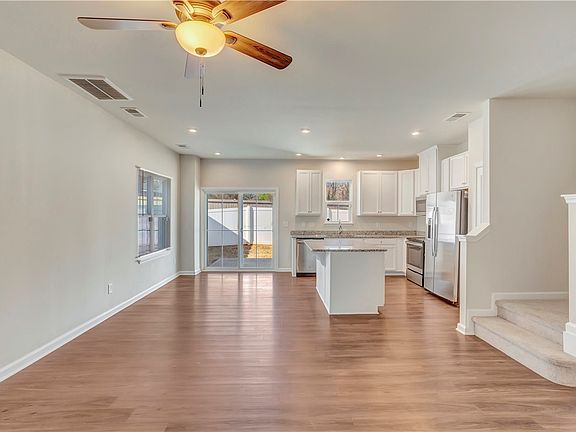 5th image of 131 Marthawood Ln