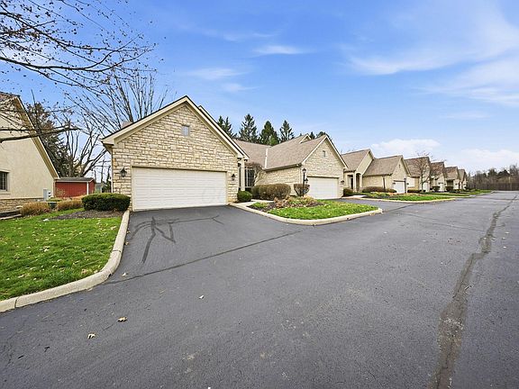 3rd image of 7825 Linksview Cir