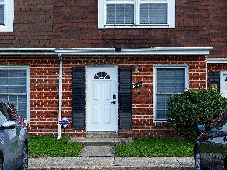 8439 Pioneer Dr — Photo 15