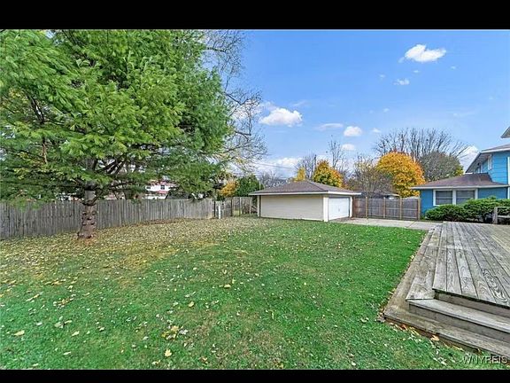 4th image of 150 Sunshine Dr #1