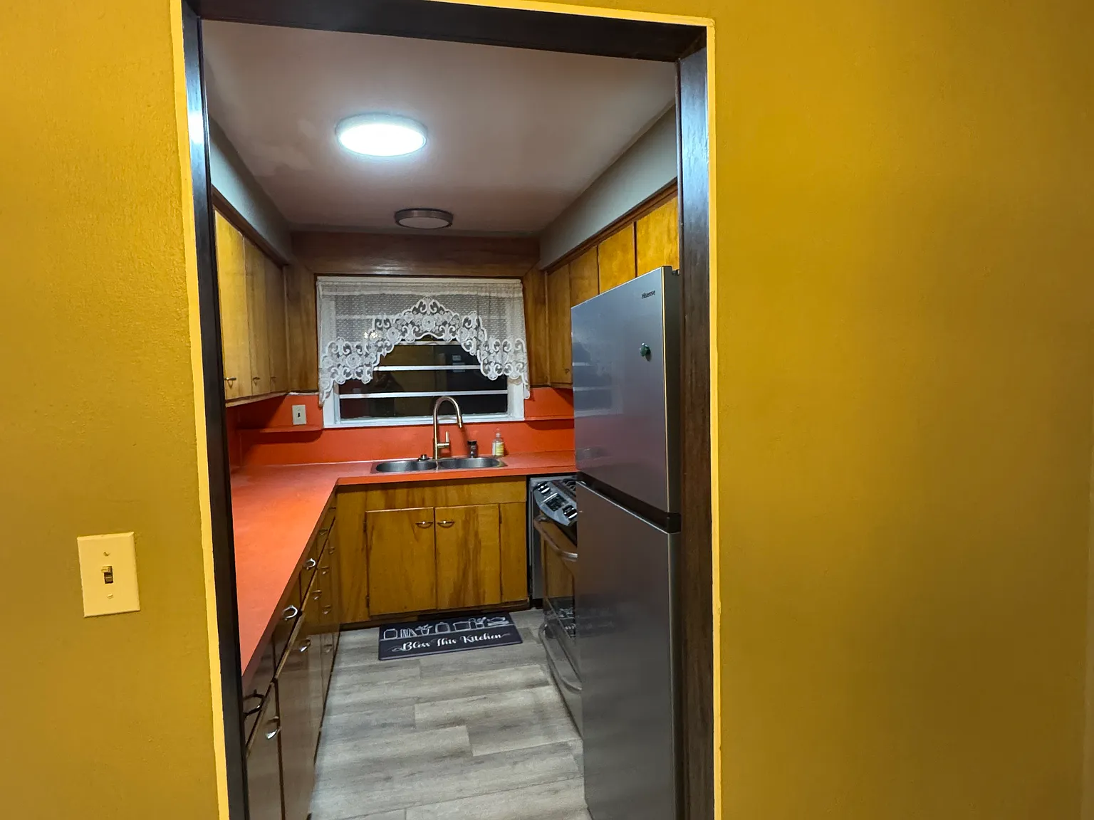 4 bed, 1.5 bath, 1696 sqft, $2,850 — Photo 4