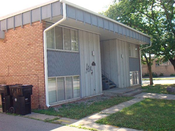 402 Hill - Outside