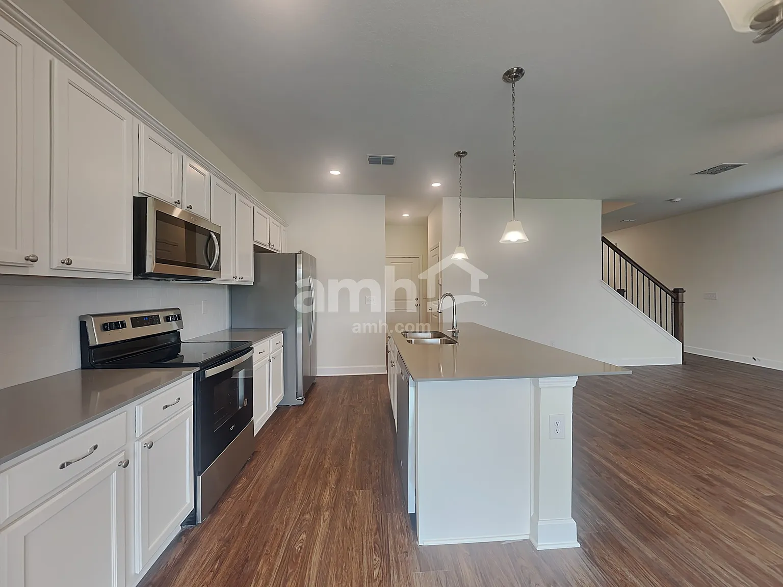 4 bed, 2.5 bath, 1977 sqft, $2,495 — Photo 4