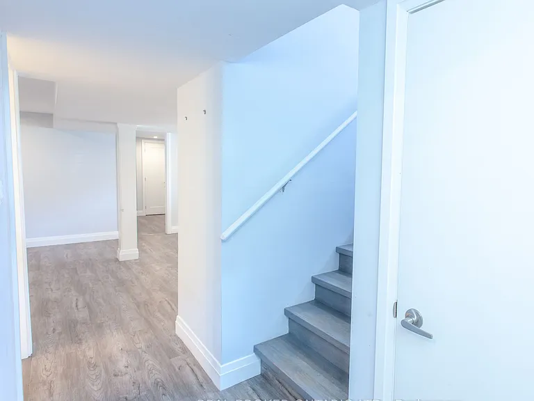 397 Mississaga St W #BASEMENT — Photo 10
