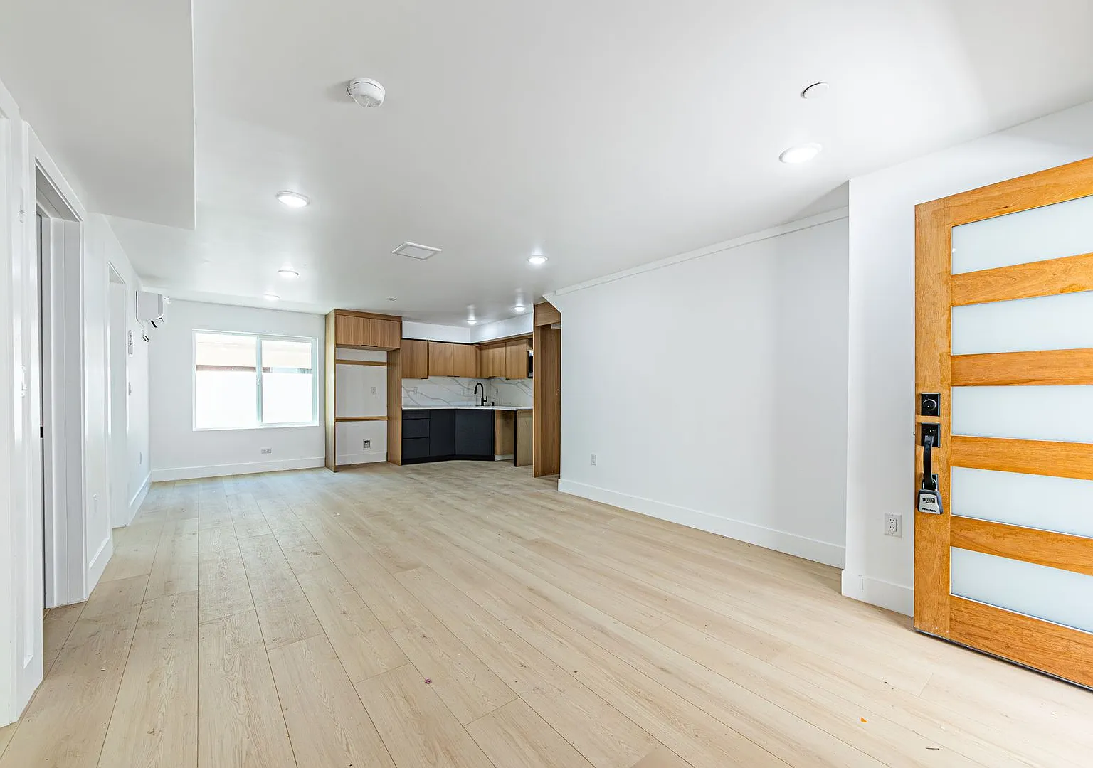 1557 S Ogden Dr — Photo 3
