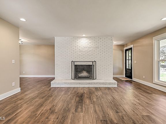 4th image of 3601 Hazelnut Dr