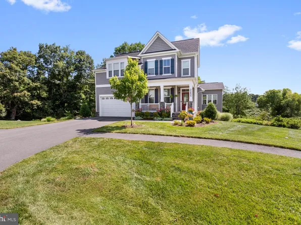 35833 Peninsula Ct, Round Hill, VA 20141