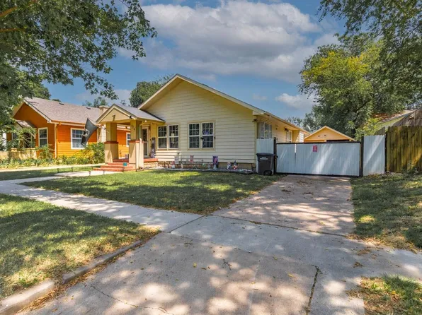 914 S A St, Arkansas City, KS 67005