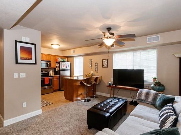 2nd image of 104 Grandview Ct