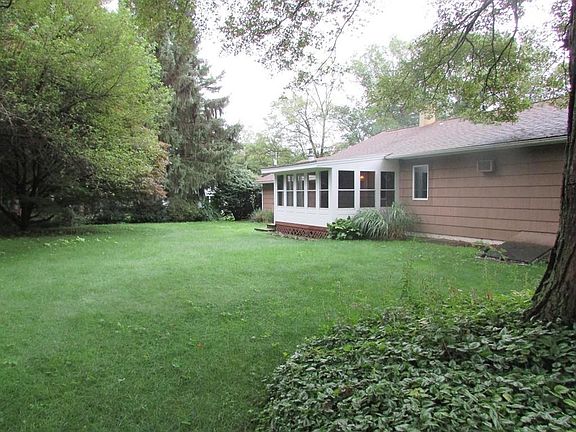 4th image of 36 Crestwood Dr