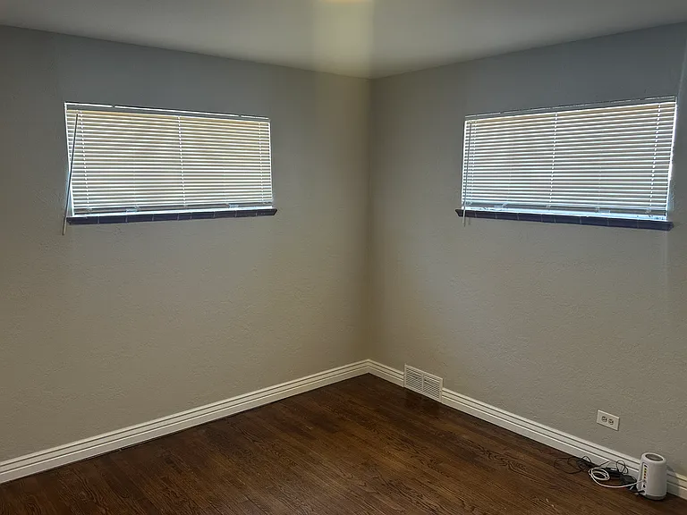 2601 S Lincoln St — Photo 9