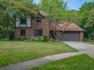 2009 Allen Dr, Geneva, IL 60134