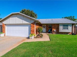 617 SW 21st St, Moore, OK 73160